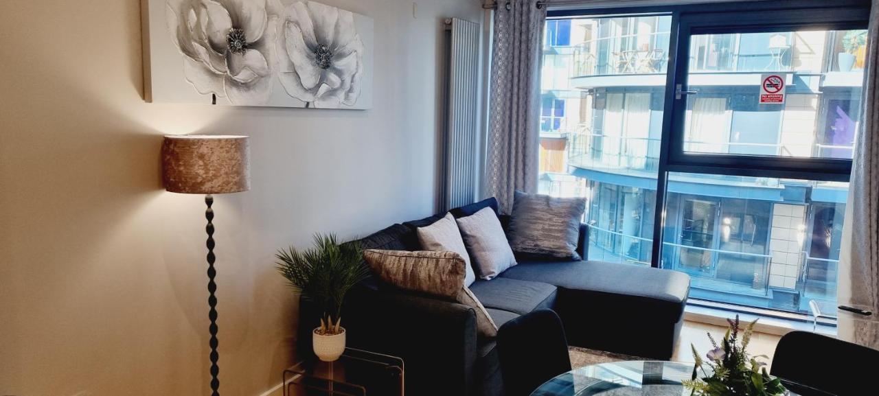 Luxury Waterside Apartment Canary Wharf ลอนดอน ภายนอก รูปภาพ