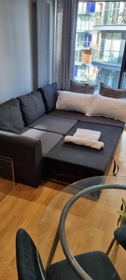 Luxury Waterside Apartment Canary Wharf ลอนดอน ภายนอก รูปภาพ
