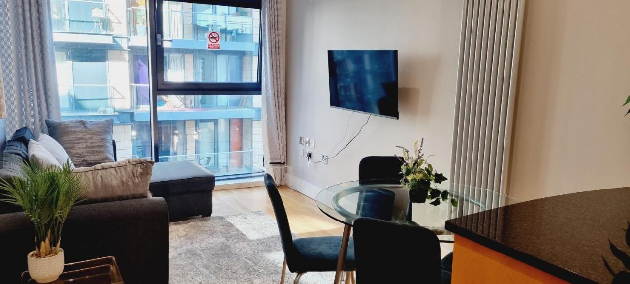 Luxury Waterside Apartment Canary Wharf ลอนดอน ภายนอก รูปภาพ