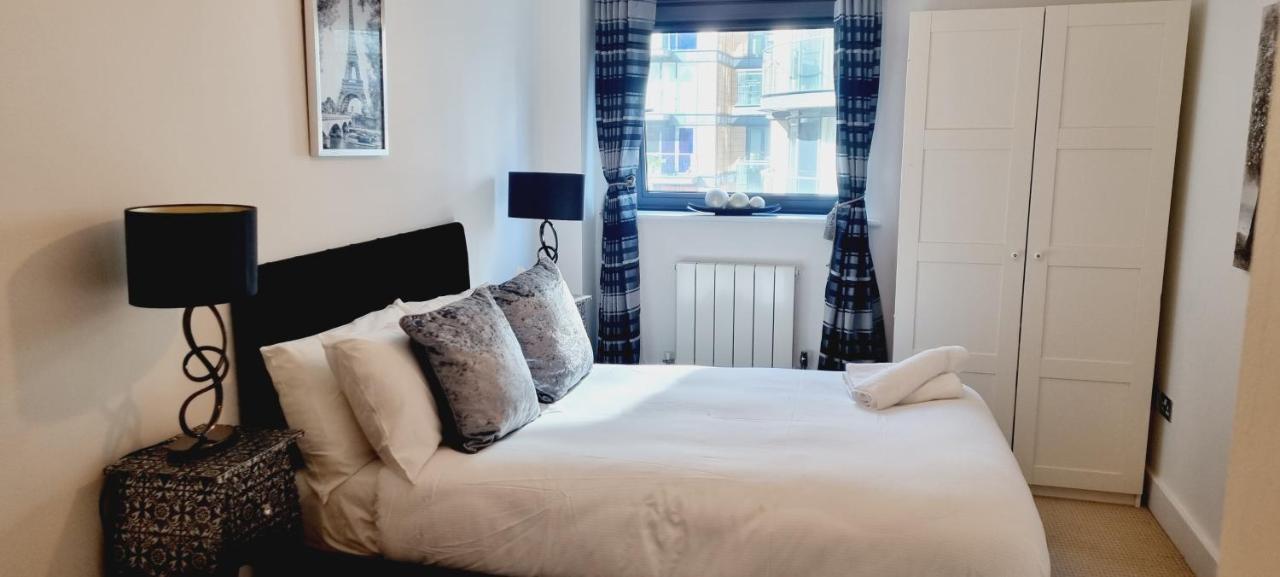 Luxury Waterside Apartment Canary Wharf ลอนดอน ภายนอก รูปภาพ